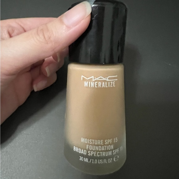 mac foundation - Picture 2 of 2